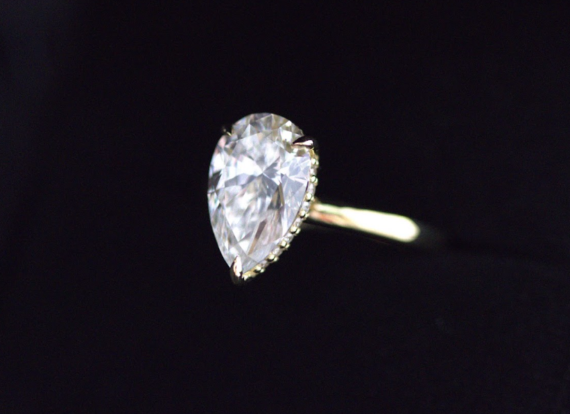 Pear Solitaire with Hidden Halo