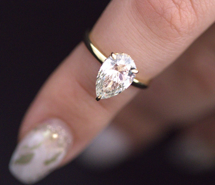 Pear Solitaire with Hidden Halo