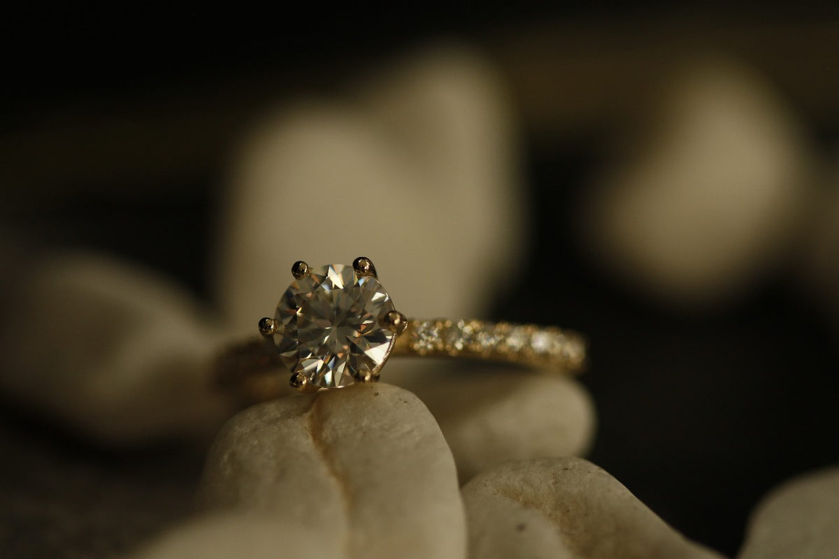6-Claw Solitaire Engagement ring