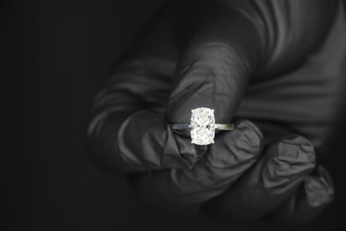 Cushion Cut Engagement ring